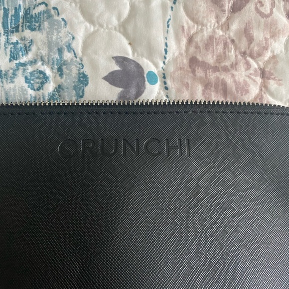 Crunchi Large Makeup bag-never used - Picture 4 of 5